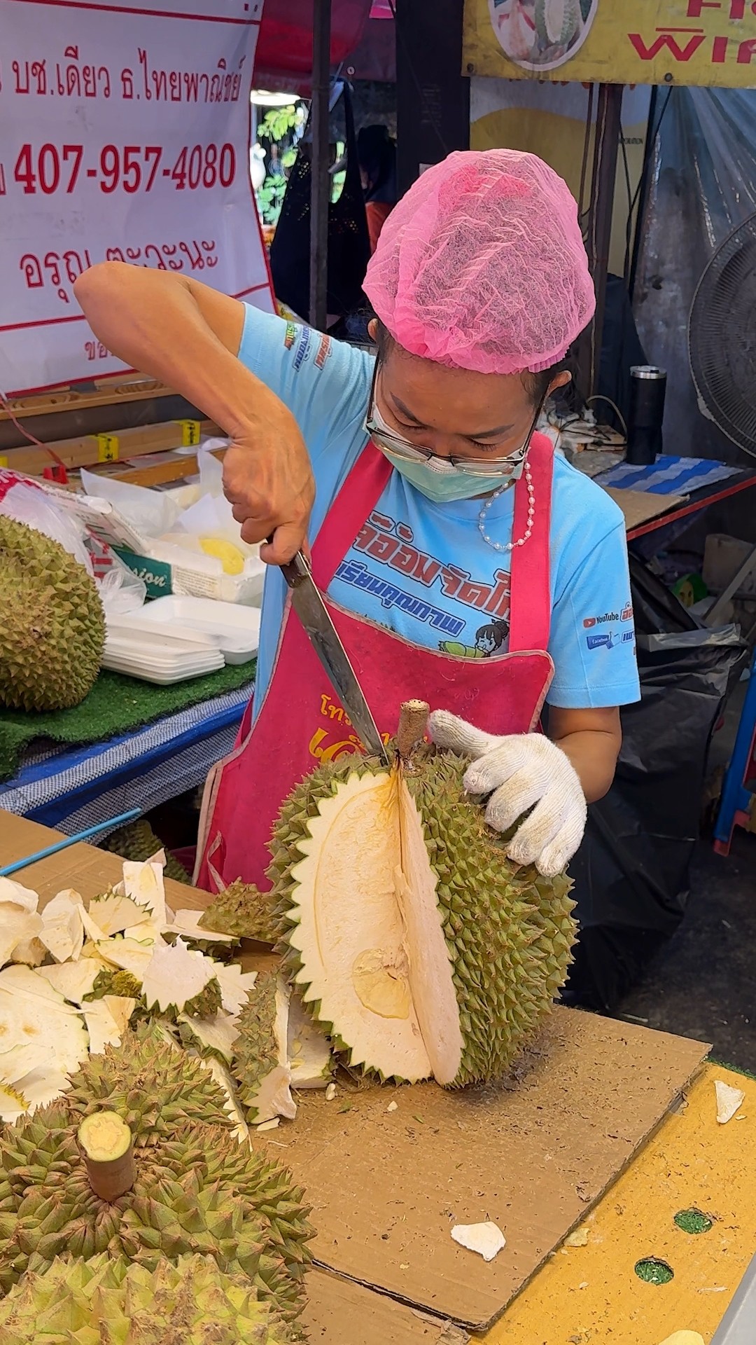 Thai Lady Giant Durian Cutting Skills