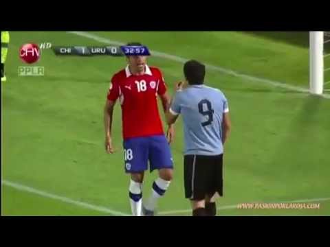 Puñetazo de Luis Suárez a Gonzalo Jara / Luis Suarez Punched Gonzalo Jara Chile vs Uruguay