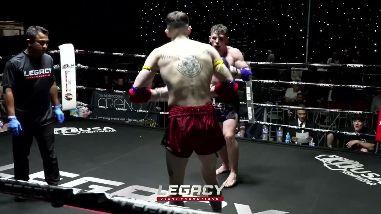 Liam Cullen vs Bailey Woollward