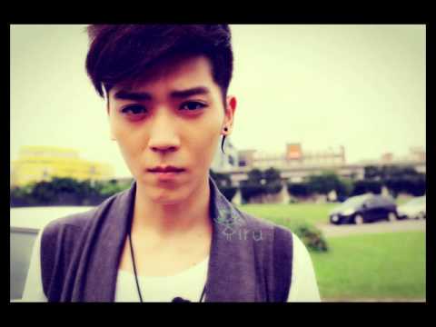 Bii 畢書盡 -20130524-i radio星勢力 (不論你在開車、騎車或走路，低頭玩手機都是危險的事情喔！小心！) _ yiru