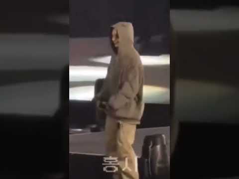 Hyunjin dancing 'sticky'