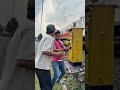 Bapak Ini Ngapain Mainin Mainan Palang Pintu Di Samping Lokomotif #palangpintukeretaapi