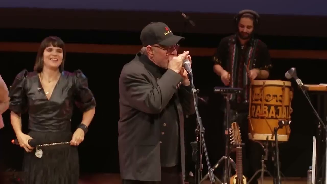 Yo vendo unos ojos negros -De Ushuaia a la Quiaca con Leon Gieco y Gustavo Santaolla en el CCK