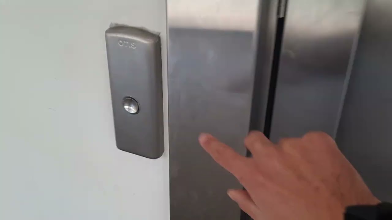 2 magnifique ascenseurs otis gen2 Marseille France 