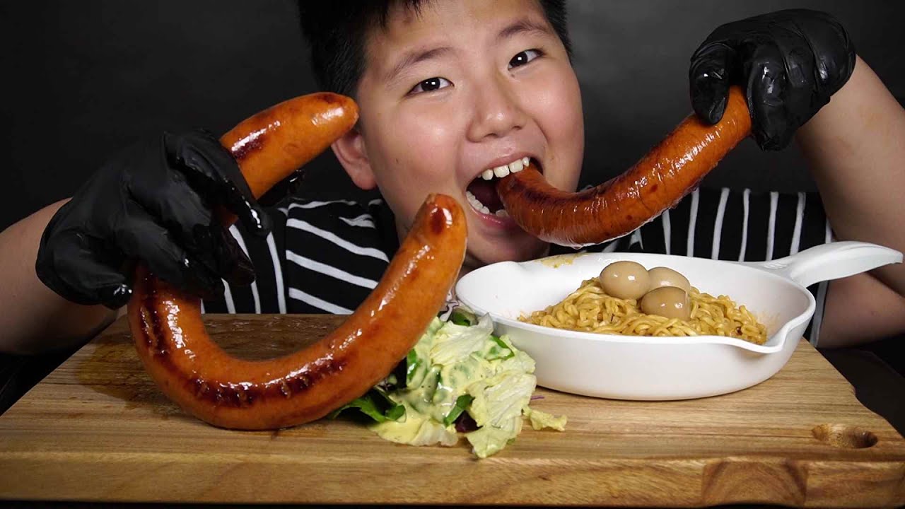 킬바사 소세지 불닭볶음면 리얼사운드 먹방! 소리 맛 모두 좋아요 Kielbasa Eating show! social
