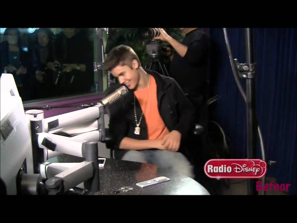 Justin Bieber Spinning On His Chair (Radio Disney) YouTube