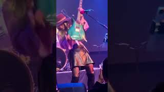 Why does Orianthi only uses Spectraflex Cables? #orianthi #guitar #spectraflex