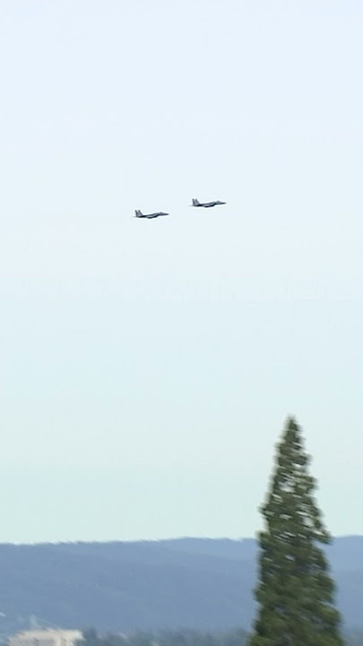 F-15 fighter jets fly over Portland on the Fourth of July 🇺🇸