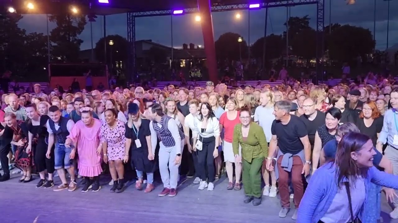 Yhteisötanssin hurmaa: Yökatrilli 2023