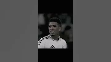 شايف صورته في كل مكان 