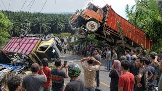 Penyelamatan Truck Paling Dramatis‼️Kameramen Tersenggol Hingga Terjatuh Ke Jurang
