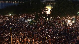 Thousands show up to candlelight vigil at Lake Eola