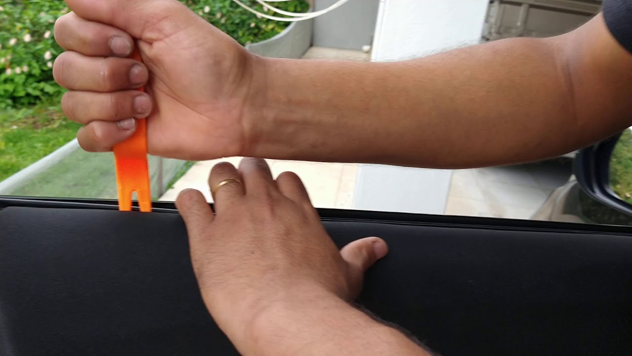 como desmontar as pestanas de porta do HONDA HR-V 2016