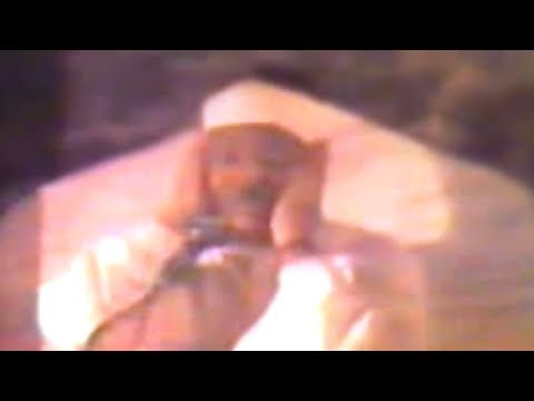 تلاوة الشيخ عبد الباسط التي أسلم بعد حضورها واستماعها الكثير من الأجانب في جنوب أفريقيا عام 1981م