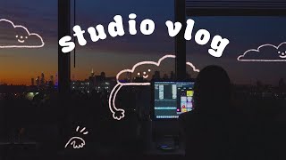 STUDIO VLOG// tattooing, drawing, decorating my apartment! 🍑