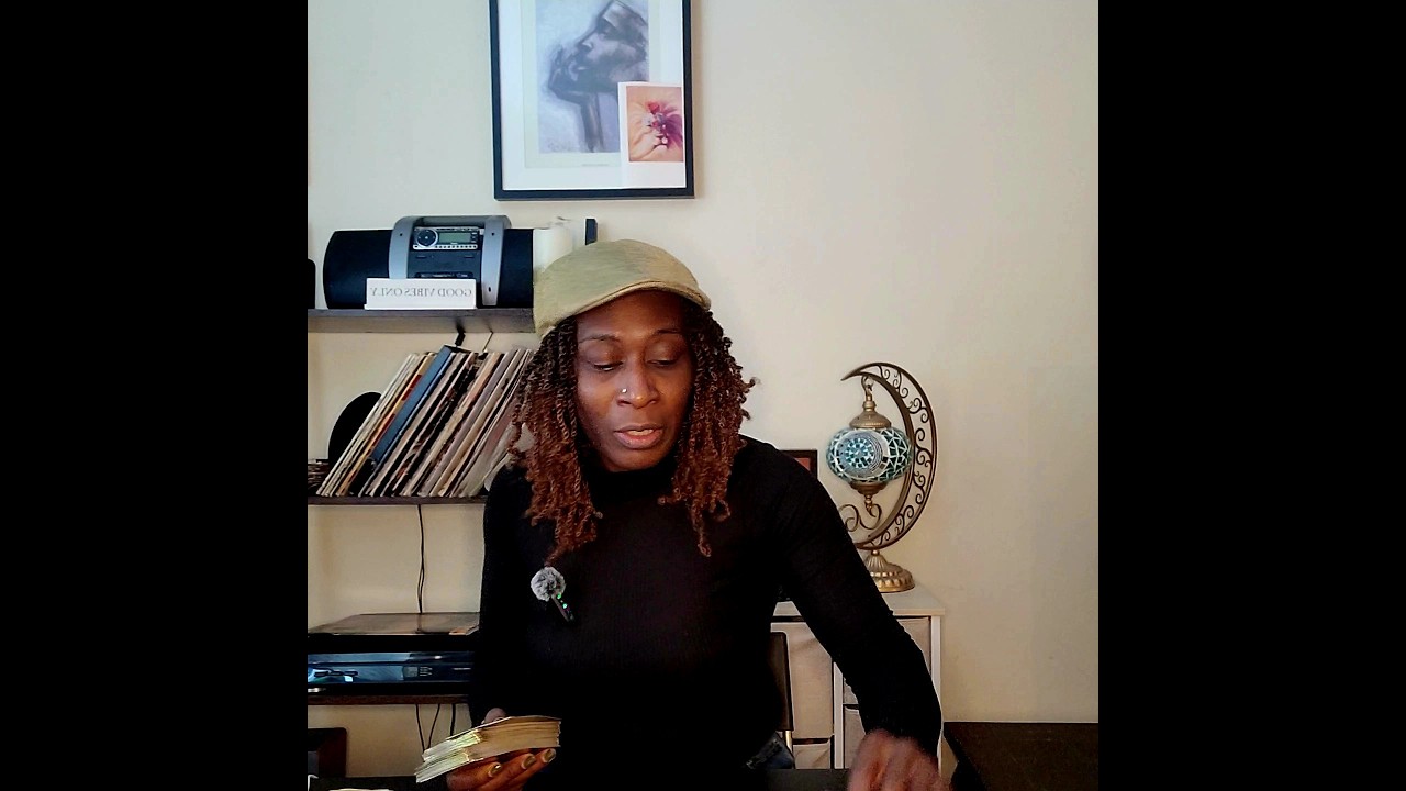 Сегодня кармические энергии сталкиваются с финансовыми потерями и расставаниями, а также борются ...