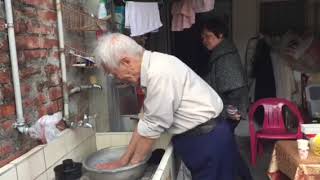 1080214阿爸自行洗衣服的影帶