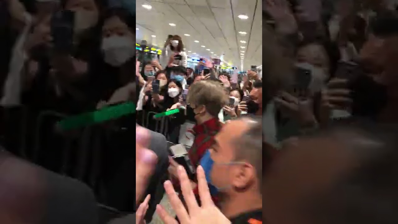 My first time going to the airport to meet a celebrity 🥹 