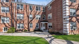 17 Edwards St, Roslyn Heights, NY