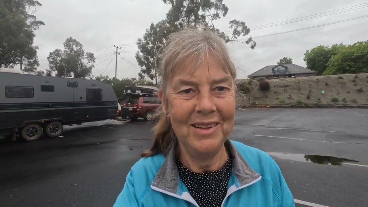 В поисках бесплатного места для кемпинга в Улверстоне, Тасмания | Прогулка вдоль реки Левен под д...