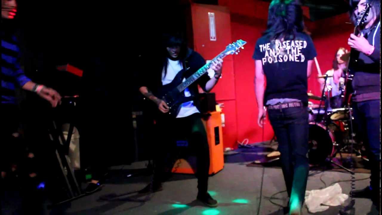 Design The Skyline-"Crystal Swords Kill The Hordes" Live @ Cains Ashes