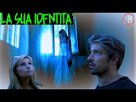 chi è il FANTASMA che vive in questo CASTELLO MALEDETTO? * mi ha TOCCATO * eGO ft. Sibylla Martina