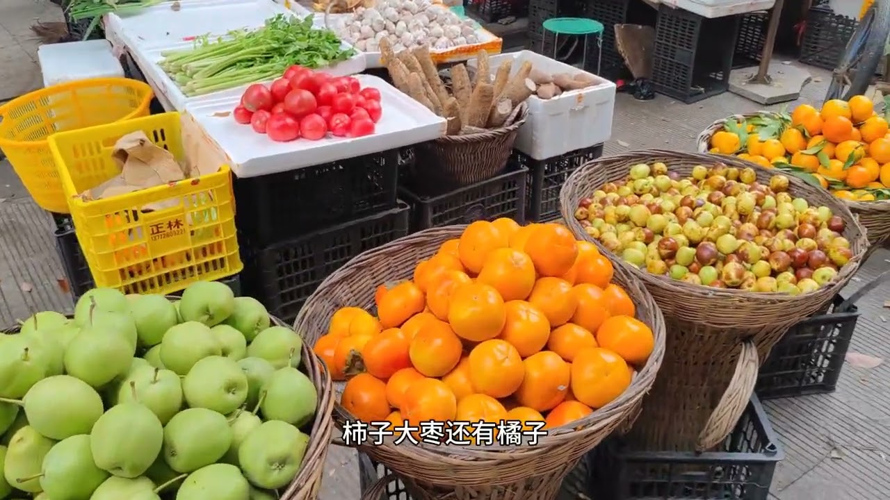 大巴山深处的镇巴县，县城集市人声鼎沸全是山货，吃盖饭住50旅社