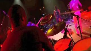 Clive ''Bobby'' Mutyasira playing Iwai Nesu. with Chiwoniso Maraire in Germanym4v