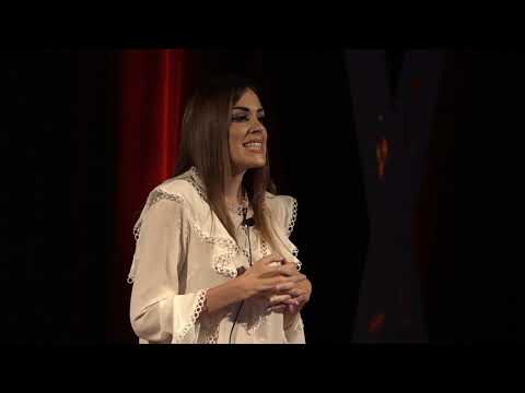 El te levanta la mano, vos levanta el telefono | Alia Kafati | TEDxSanPedroSulaWomen