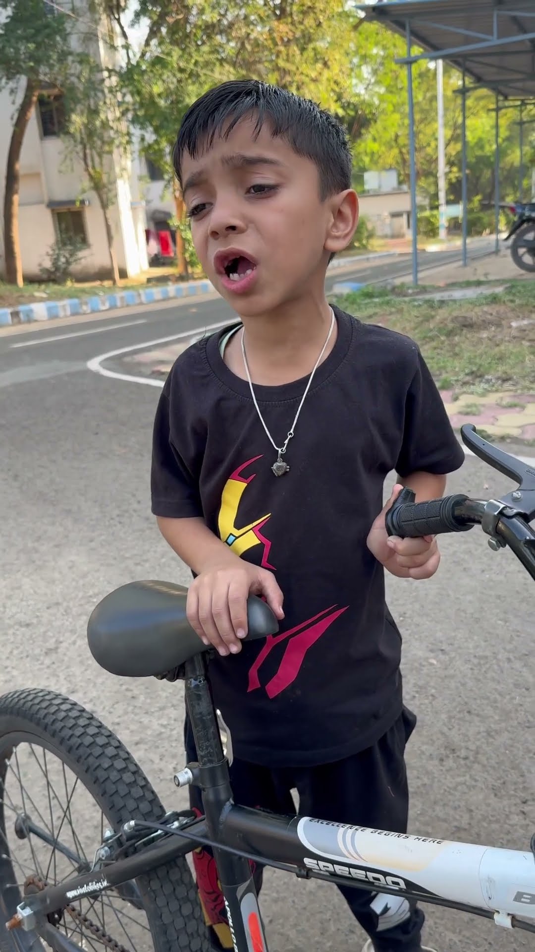 Mummy ne ki Duggu ki cycle ki seat niche ☺️? #shorts