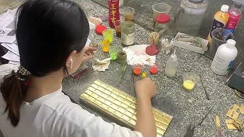 Enamel color paint lapel pins badge hand made painted enamel production process