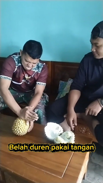 Belah durian pakai tangan #shortvideo #komedilucu #ngakak