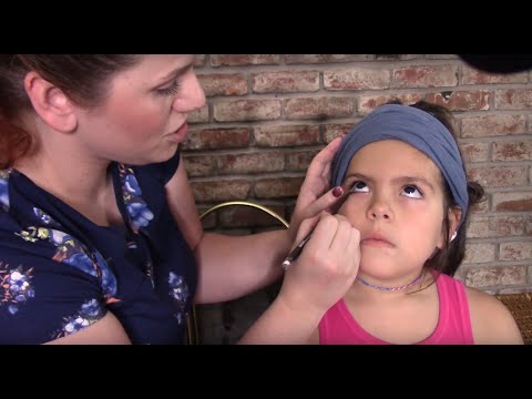 Wideo: Jak zrobić makijaż sceniczny u dzieci: 11 kroków (ze zdjęciami)