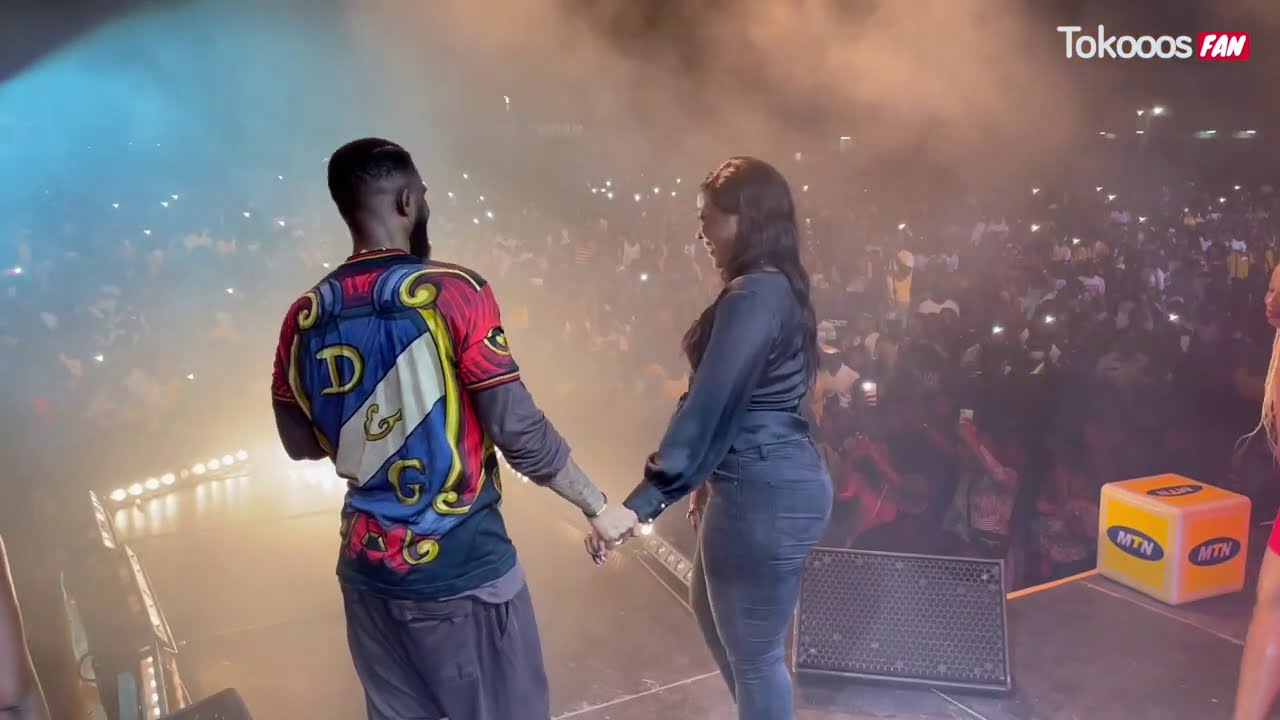 FALLY IPUPA  3EME PARTIE CONCERT PLEINS A CRAQUER AU STADE DE L'UNIVERSITÉ