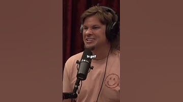 Theo Von makes Joe Rogan burst laughing