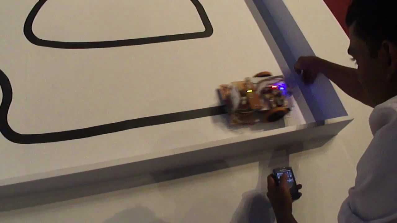 SLIIT Robofest 2012 - Test Run Bot: LFR-001-DEV - YouTube