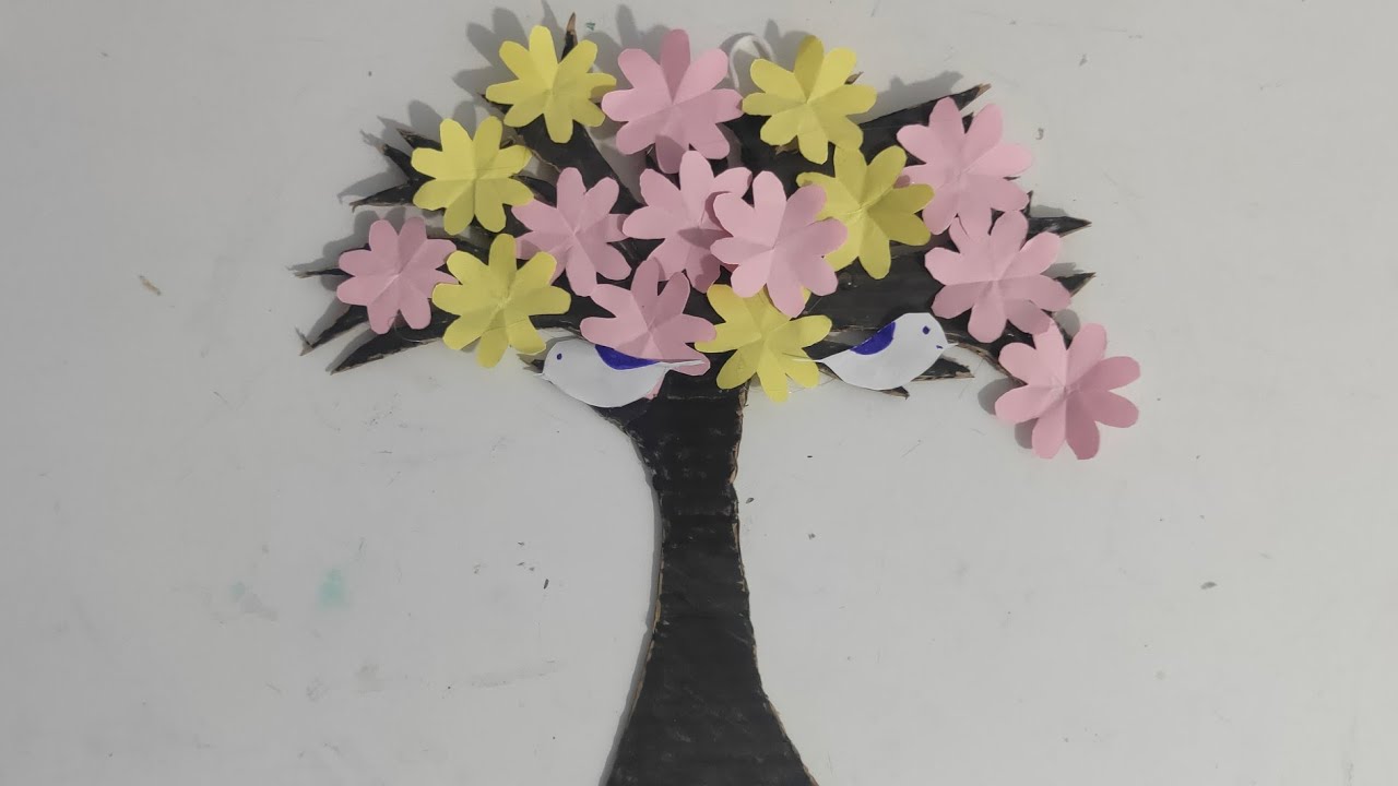 طريقة عمل شجرة من ورق الكرتون/مجسم شجرة مزينة بالورق الملون - YouTube