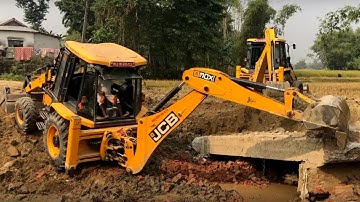 JCB Backhoe Breaking & Throwing out Old Concrete Culvert Slab