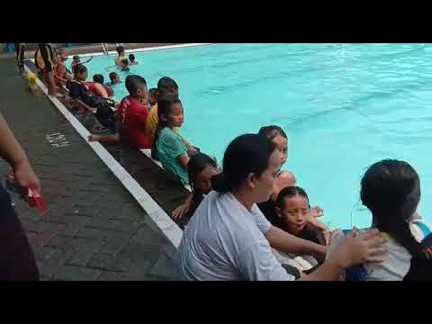 Kegiatan Renang Siswa  Siswi SDN EB 3 CAKAP