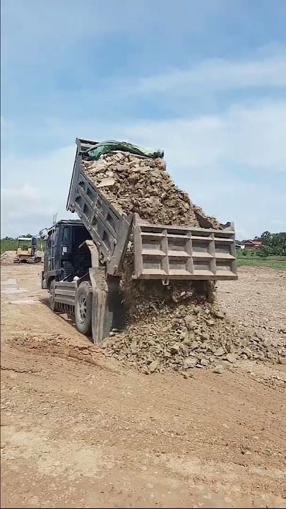 5TN Dump Truck Unloading Stone Land 868#shorts