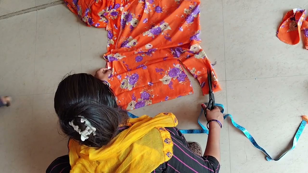 Sadi Se banae Sundar frock#SareeToFrock#OldSareeReuse#SareeUpcycle#FrockStitchin#SareeDress#DIYFrock