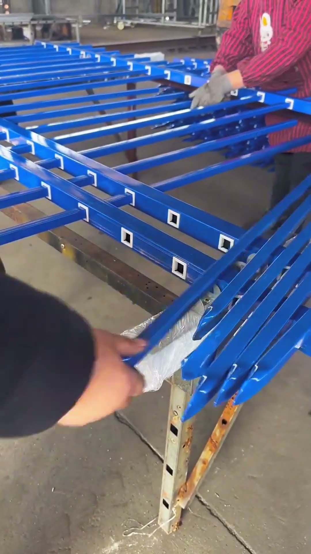 Stainless steel fence assembly process