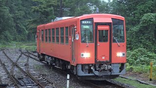 【4K】JR木次線　普通列車キハ120形気動車　ｷﾊ120-208　備後落合駅到着