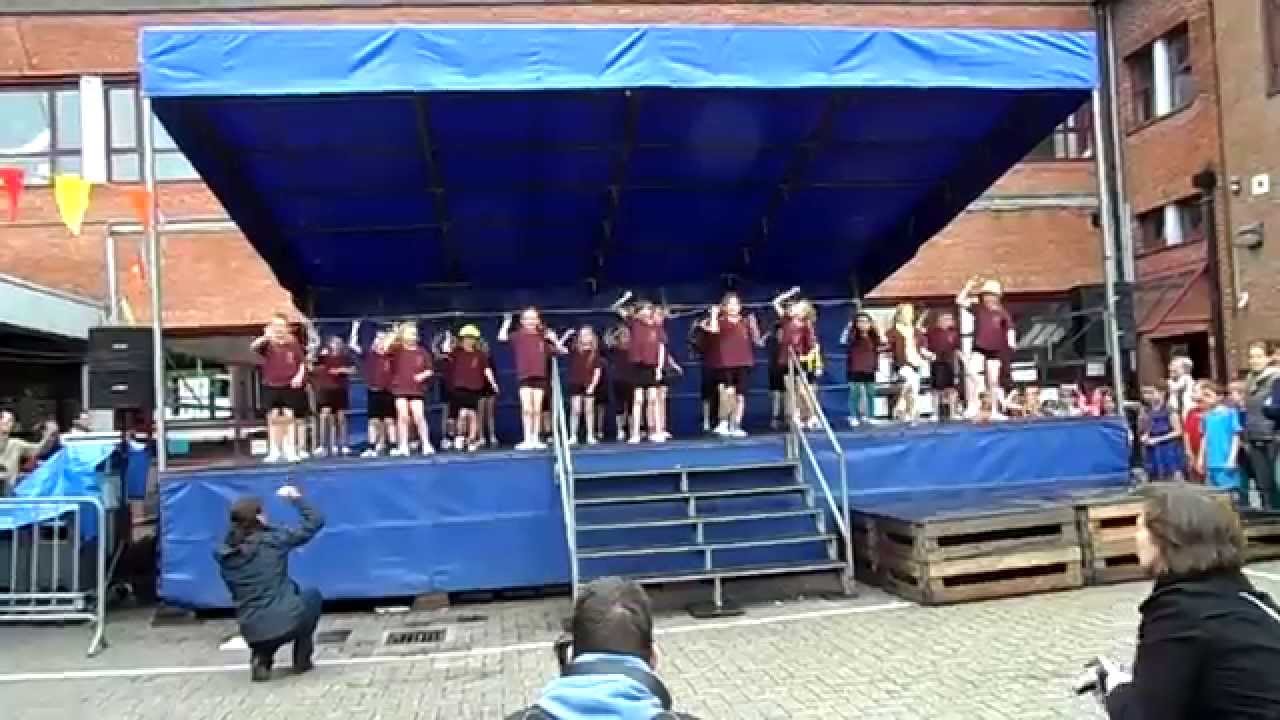 Annuncia-Instituut Ranst. Schoolfeest 2014 - Optreden 2de leerjaar