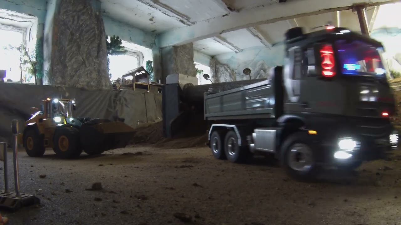 NEU-RC Construction, RC Wheel Loader Volvo- MT Modelstore Volvo Radlader L260H an der Siebanlage_8