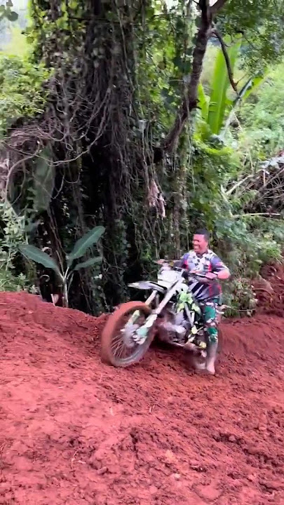 Main motor trail masuk jurang #shorts #trailadventure #trabas