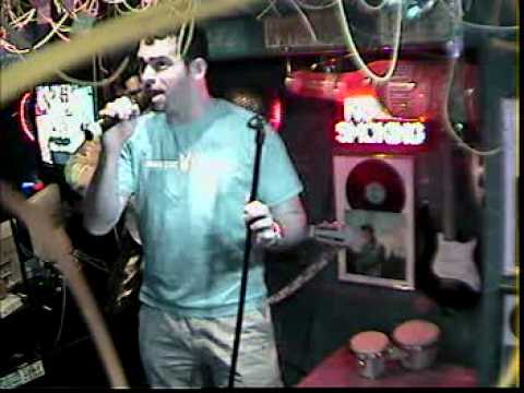 Kevin singt Mack the knife im Karaoke Fun Pub Stut...