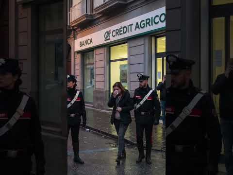 Video News - Napoli, rapina in banca all’Arenella. Ostaggi liberi, ma resta una domanda 16/4/2026