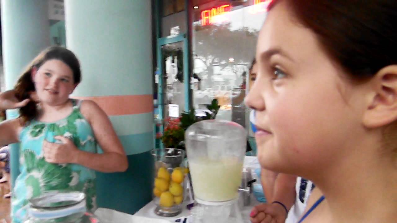 Download Bailee Madison Just Go With It Scenes PNG