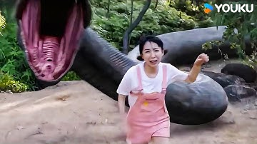 The girl finally failed to escape from the snake